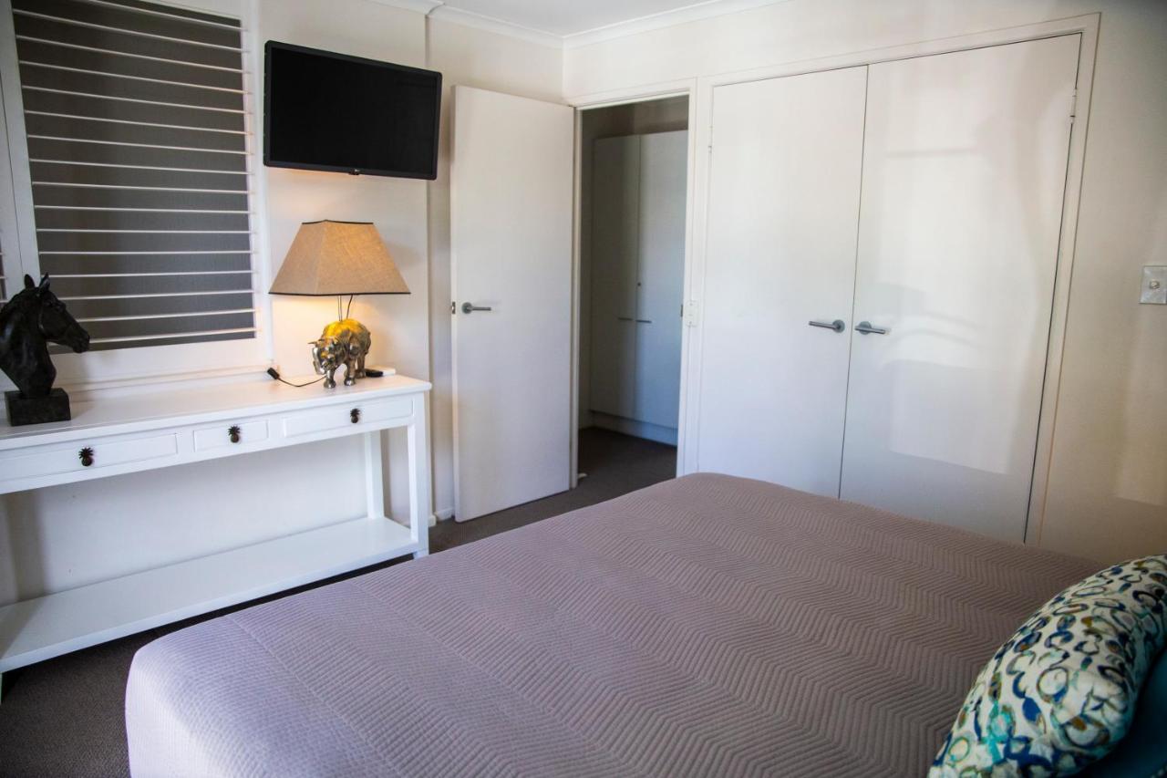 2 Bedroom Renovated Townhouse, Walk To Noosa River Noosaville Exterior foto