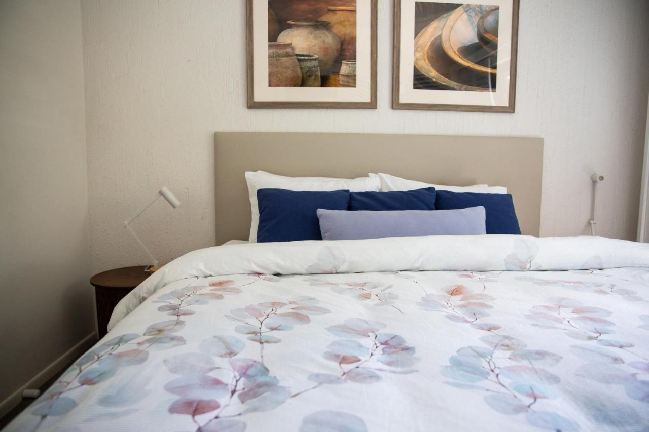 2 Bedroom Renovated Townhouse, Walk To Noosa River Noosaville Exterior foto